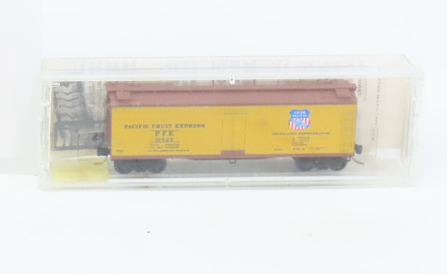 N Scale Micro-Trains MTL 49250 PFE Pacific Fruit Express 40' Reefer 31425 RTR