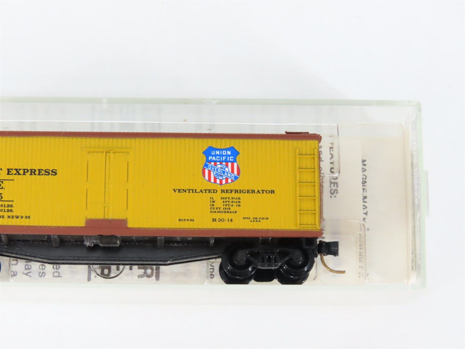 N Scale Micro-Trains MTL 49250 PFE Pacific Fruit Express 40' Reefer 31425 RTR