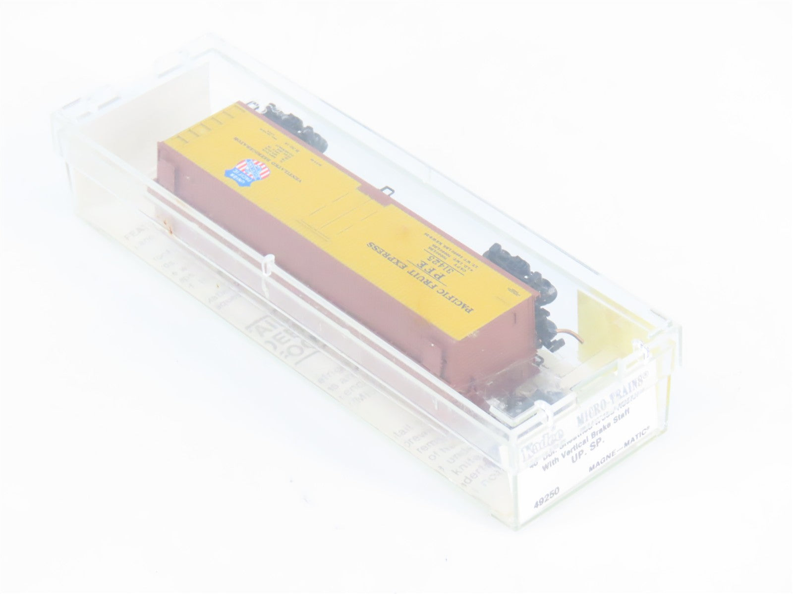 N Scale Micro-Trains MTL 49250 PFE Pacific Fruit Express 40' Reefer 31425 RTR