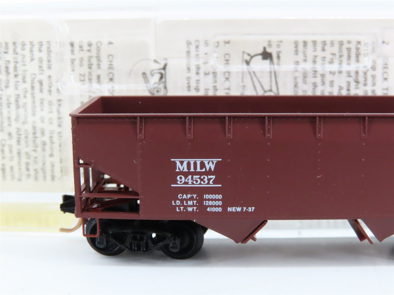 N Scale Micro-Trains MTL 55300 MILW Milwaukee Road 33' 2-Bay Hopper 94537 RTR