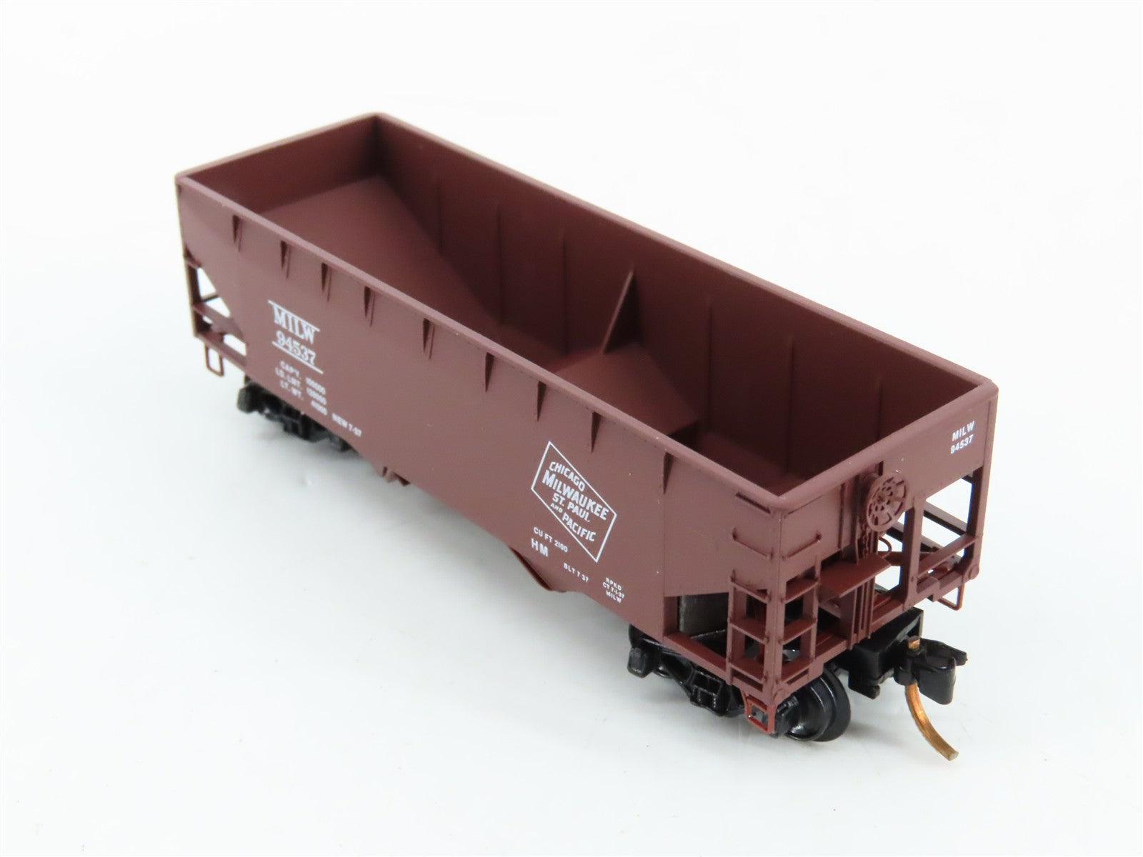 N Scale Micro-Trains MTL 55300 MILW Milwaukee Road 33' 2-Bay Hopper 94537 RTR