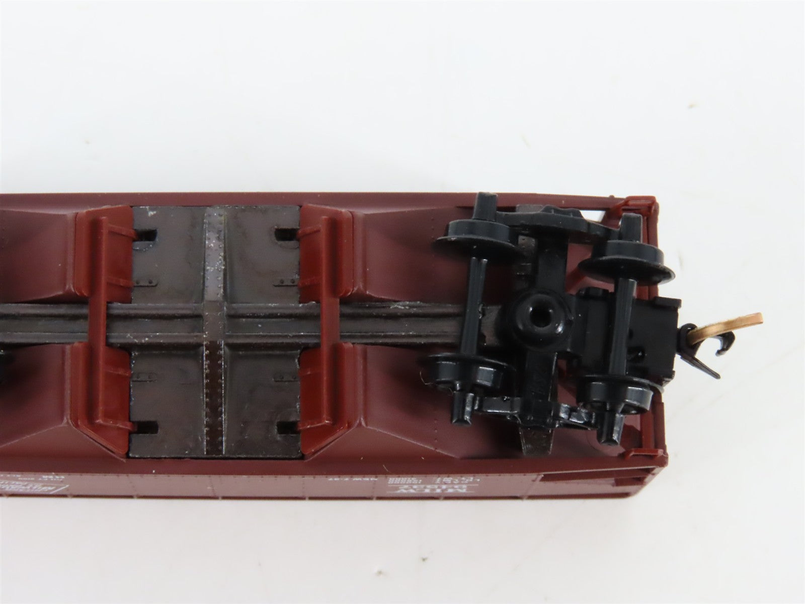 N Scale Micro-Trains MTL 55300 MILW Milwaukee Road 33' 2-Bay Hopper 94537 RTR