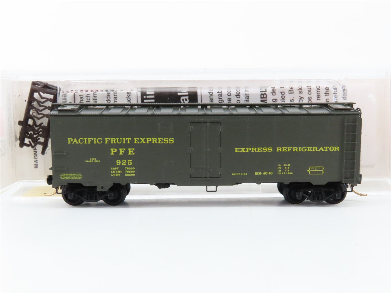 N Scale Micro-Trains MTL 59510 PFE Pacific Fruit Express 40' Reefer 925 RTR
