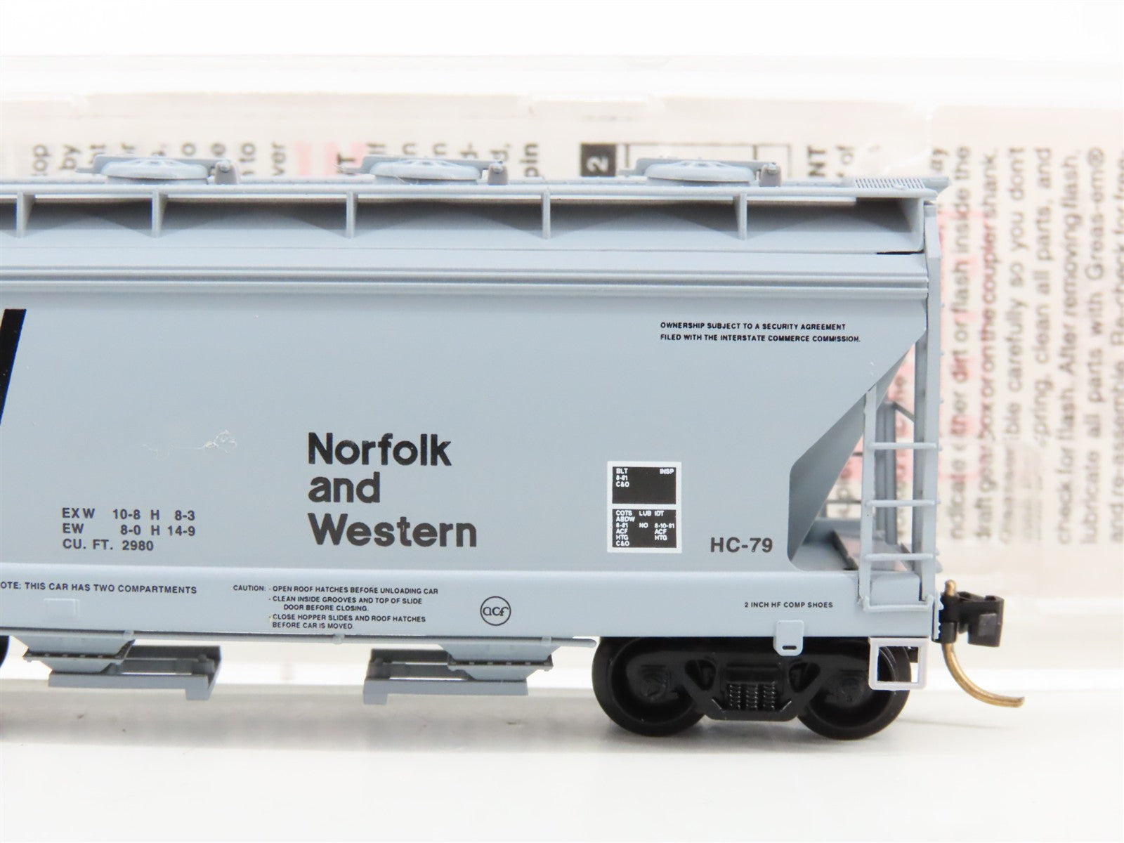 N Scale Micro-Trains MTL 92050 NW Norfolk & Western 2-Bay Covered Hopper RTR