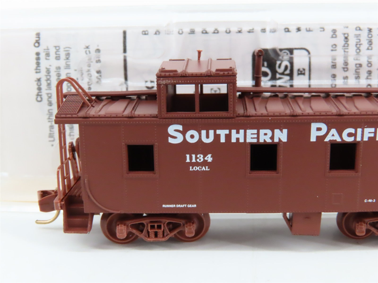 N Scale Micro-Trains MTL 100050 SP Southern Pacific 36' Caboose 1134 RTR