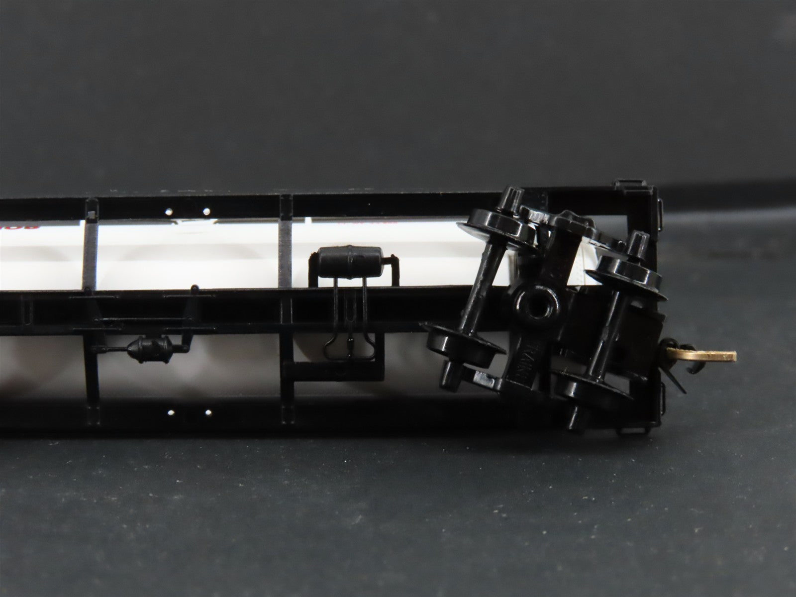N Scale Micro-Trains MTL 65420 BEPX Belcher Oil Co. 39' Single Dome Tank Car RTR