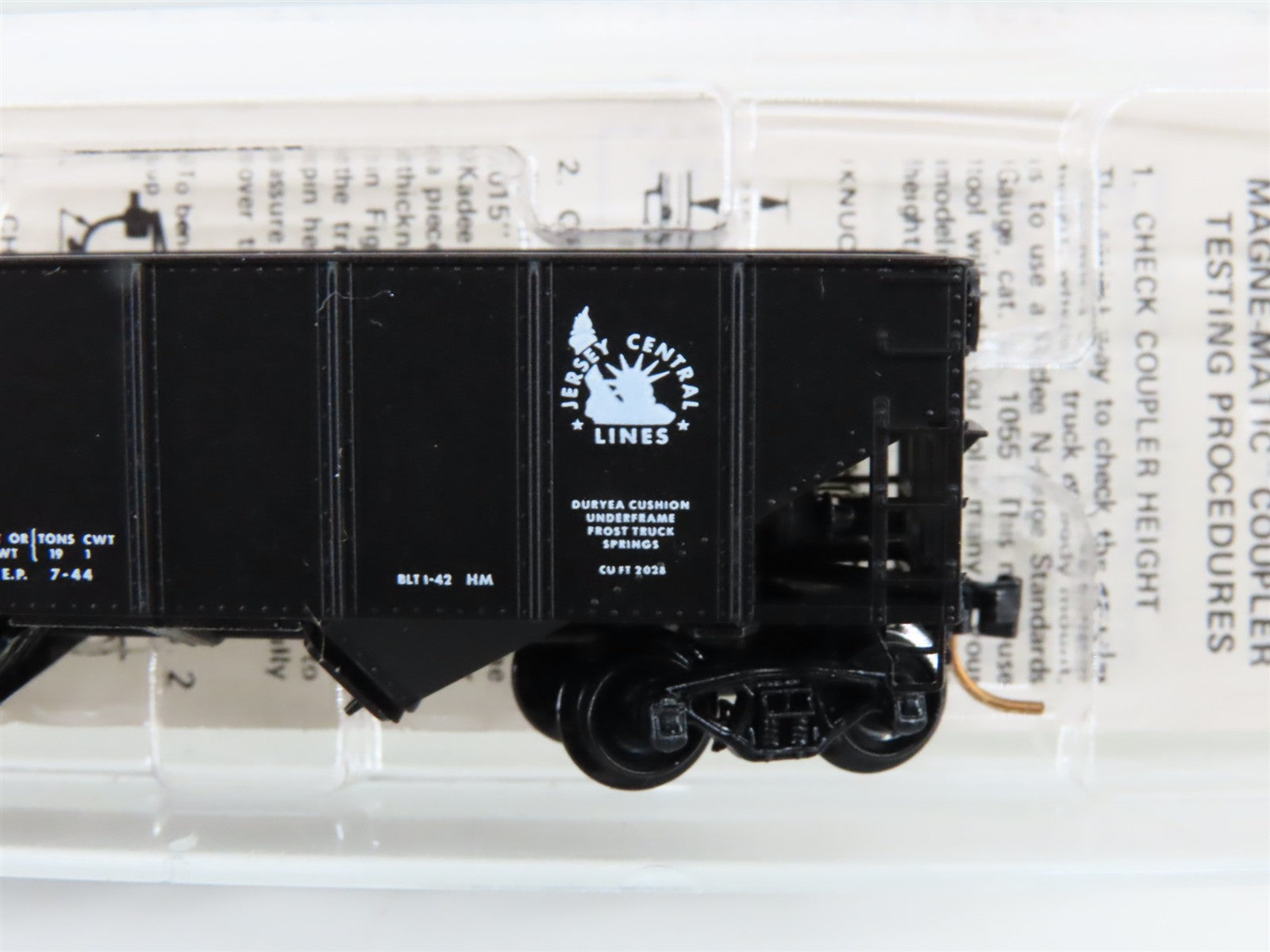 N Scale Micro-Trains MTL 56230 CNJ Jersey Central 33' 2-Bay Hopper 67450 RTR