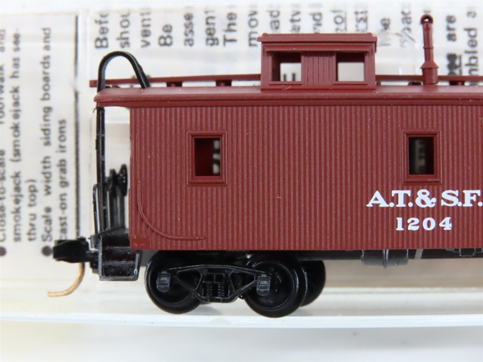 N Kadee Micro-Trains MTL 50040 ATSF Santa Fe 34' Wood Sheathed Caboose 1204 RTR