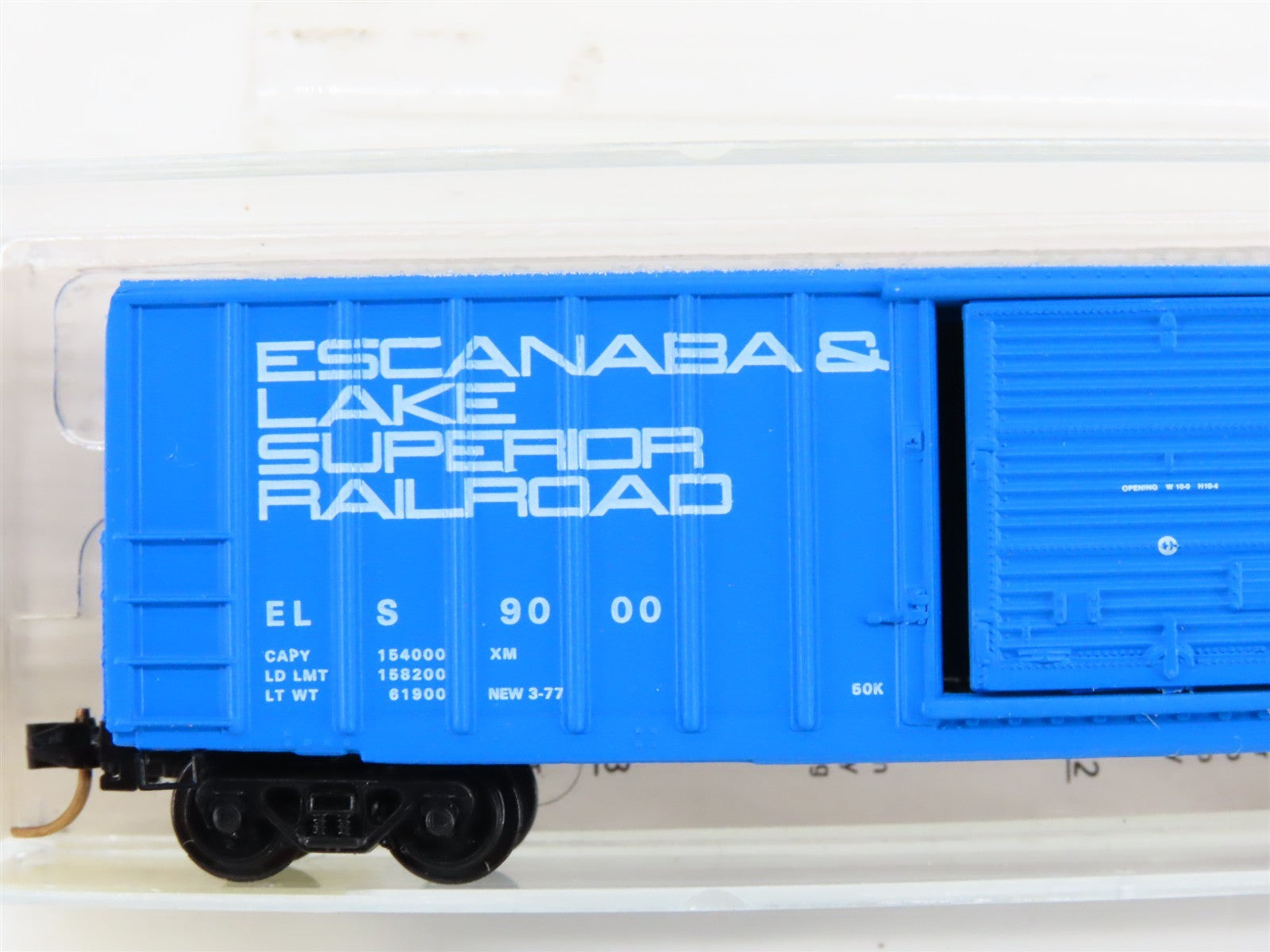 N Kadee Micro-Trains MTL 25130 ELS Escanaba & Lake Superior 50' Box Car 9000 RTR