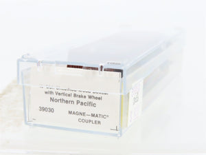 N Scale Micro-Trains MTL 39030 NP Northern Pacific 40' Box Car 38527 RTR
