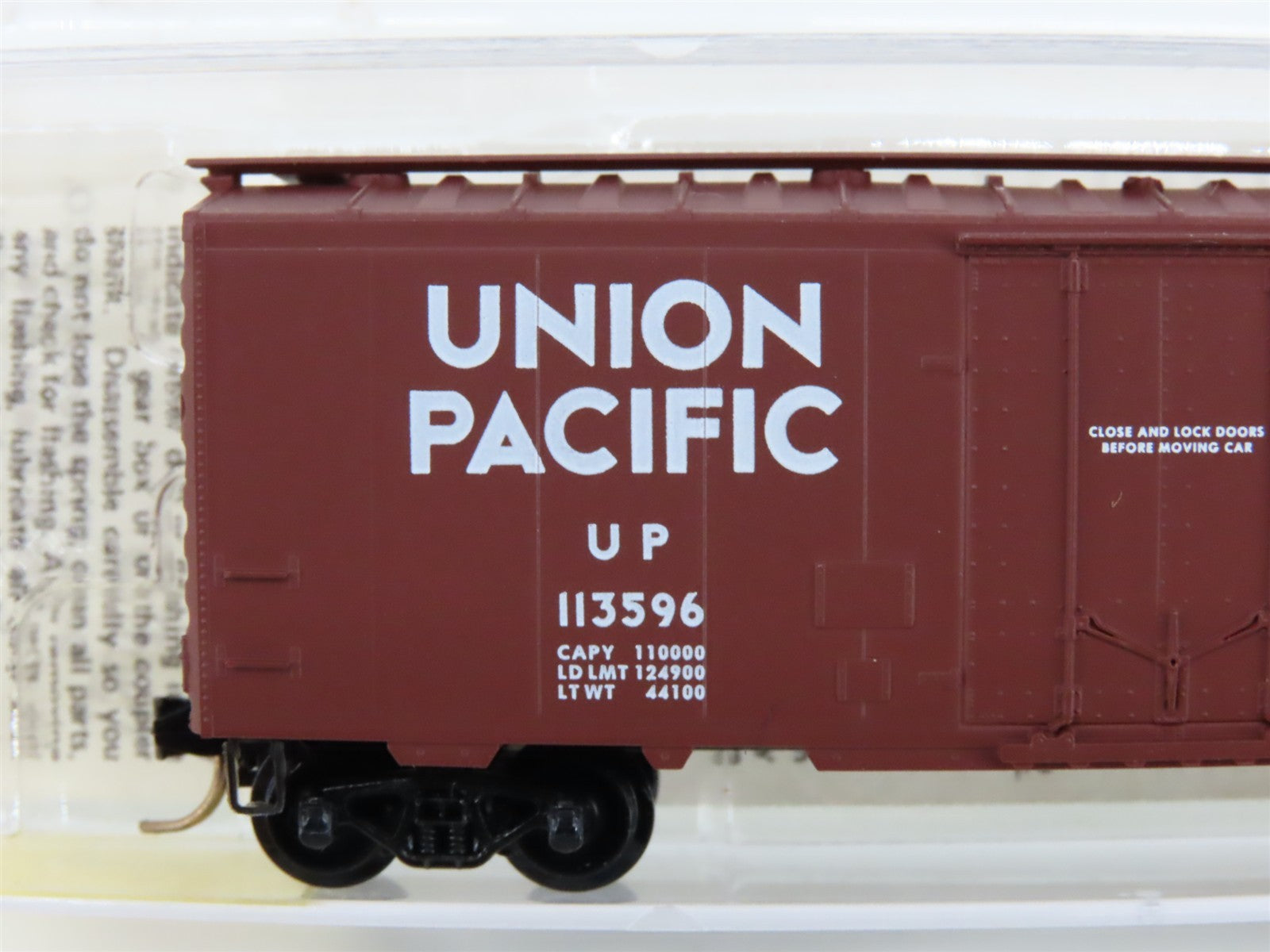 N Kadee Micro-Trains MTL 21140 UP Union Pacific 40' Plug Door Box Car 113596 RTR