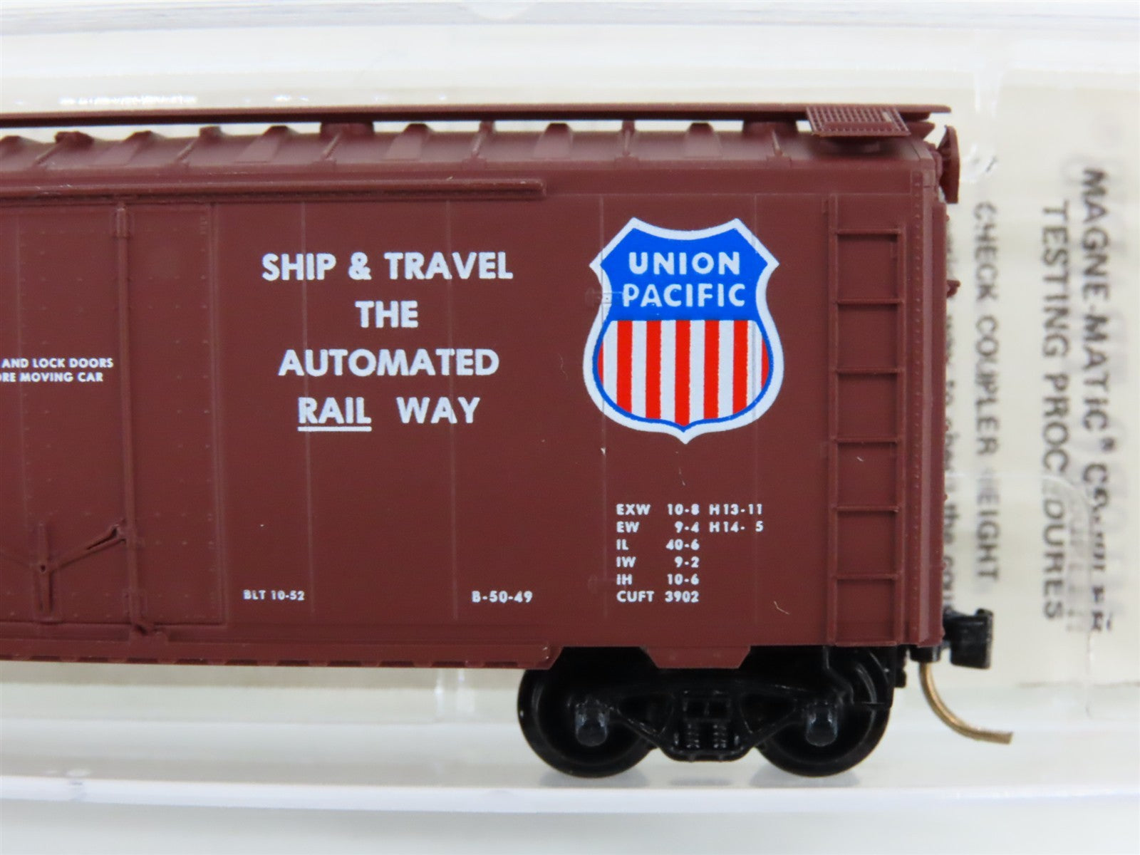 N Kadee Micro-Trains MTL 21140 UP Union Pacific 40' Plug Door Box Car 113596 RTR