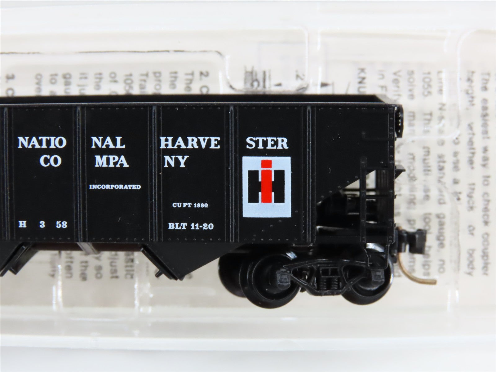 N Scale Micro-Trains MTL 56030 IHCX International Harvester 33' 2-Bay Hopper 551