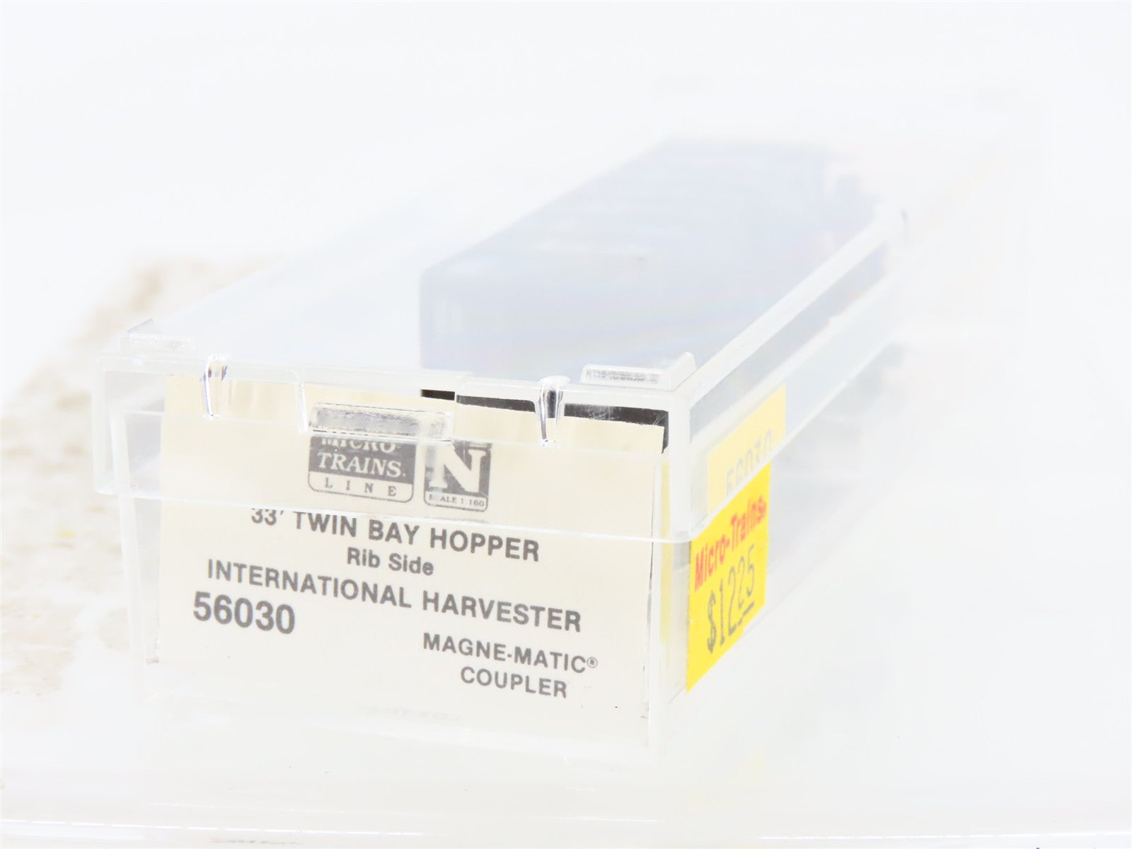 N Scale Micro-Trains MTL 56030 IHCX International Harvester 33' 2-Bay Hopper 551