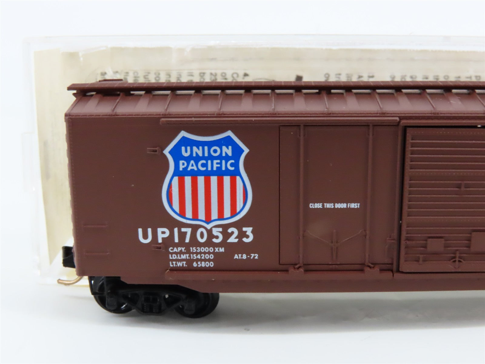 N Scale Micro-Trains MTL 33050 Union Pacific 50' Plug & Sliding Door Box Car RTR
