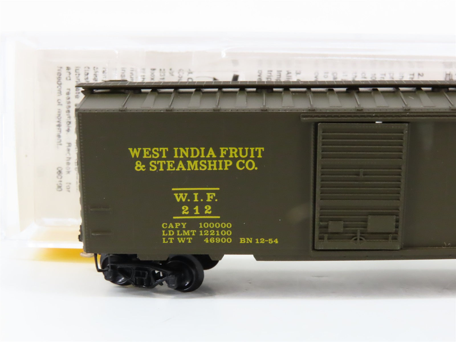 N Scale Micro-Trains MTL 20450 West India Fruit & Steamship Co. 40' Box Car RTR