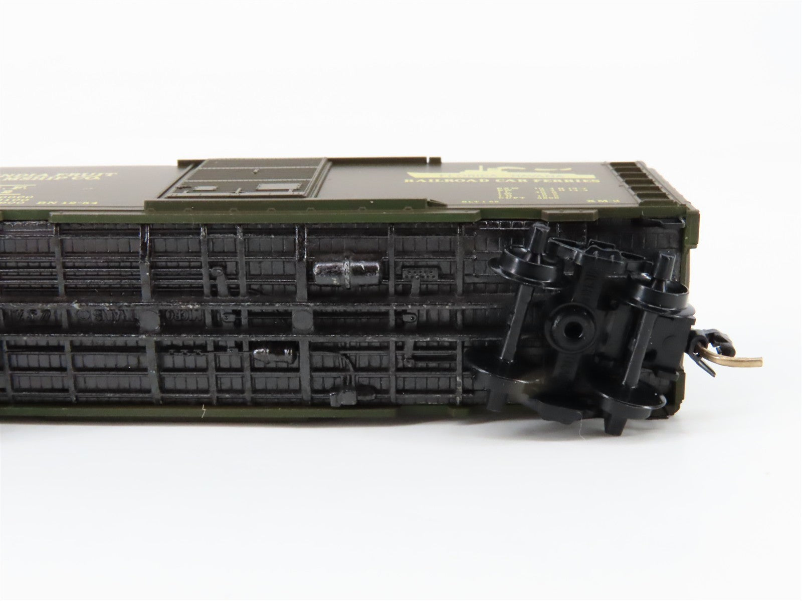 N Scale Micro-Trains MTL 20450 West India Fruit & Steamship Co. 40' Box Car RTR