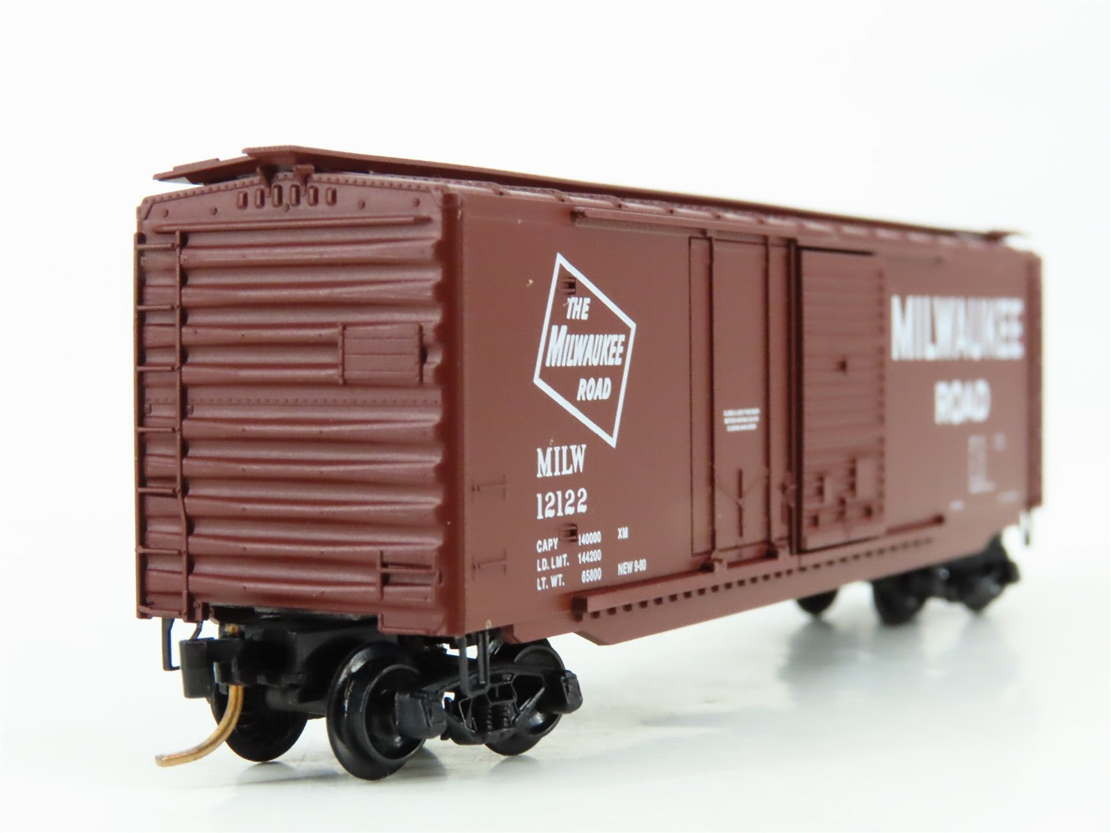 N Scale Micro-Trains MTL 33100 MILW Milwaukee Road 50' Box Car 12122 RTR