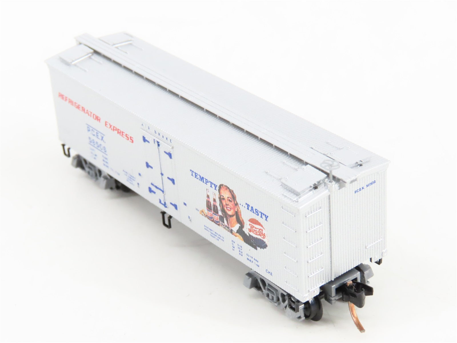 N Scale Micro-Trains MTL 58560 PCEX Pepsi-Cola 36' Wood Sheathed Ice Reefer RTR
