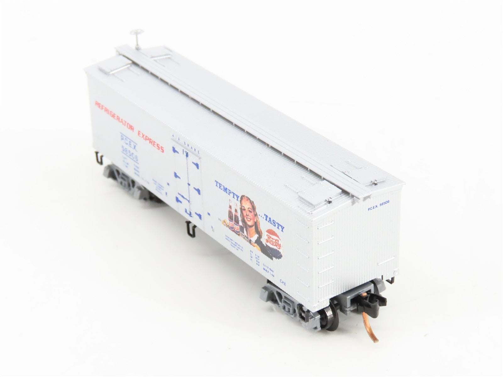 N Scale Micro-Trains MTL 58560 PCEX Pepsi-Cola 36' Wood Sheathed Ice Reefer RTR