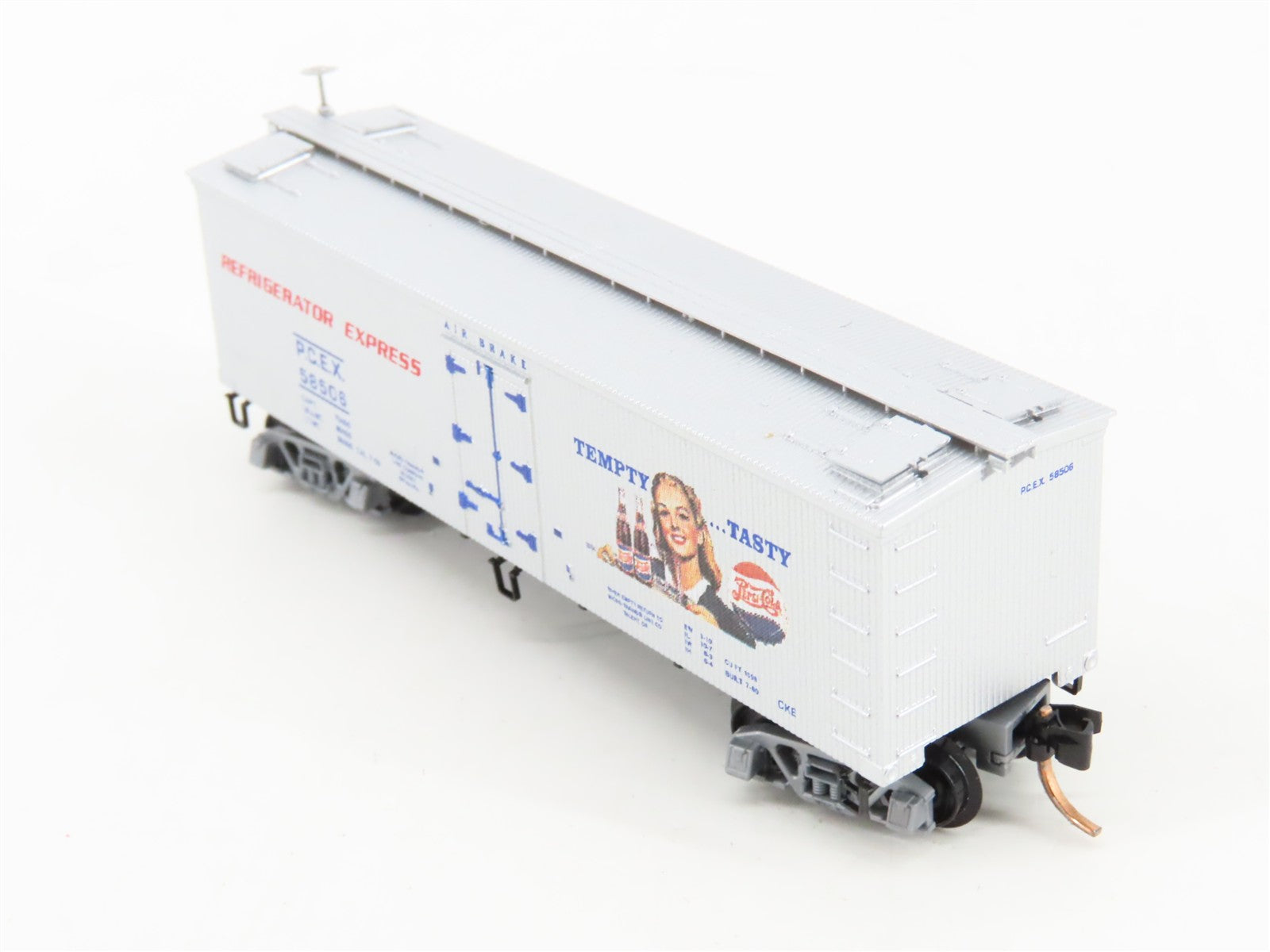 N Scale Micro-Trains MTL 58560 PCEX Pepsi-Cola 36' Wood Sheathed Ice Reefer RTR