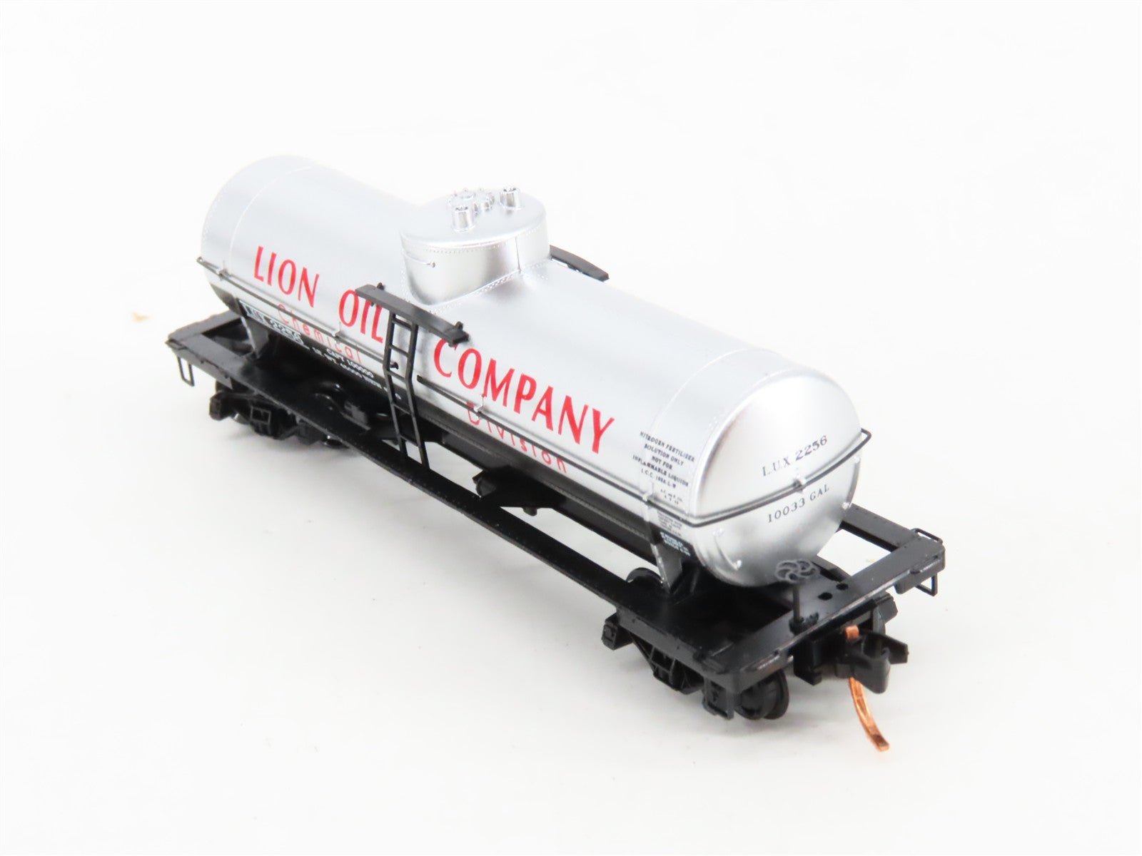 N Scale Micro-Trains MTL 06500820 LUX Lion Oil 39' Single Dome Tank Car 2256 RTR