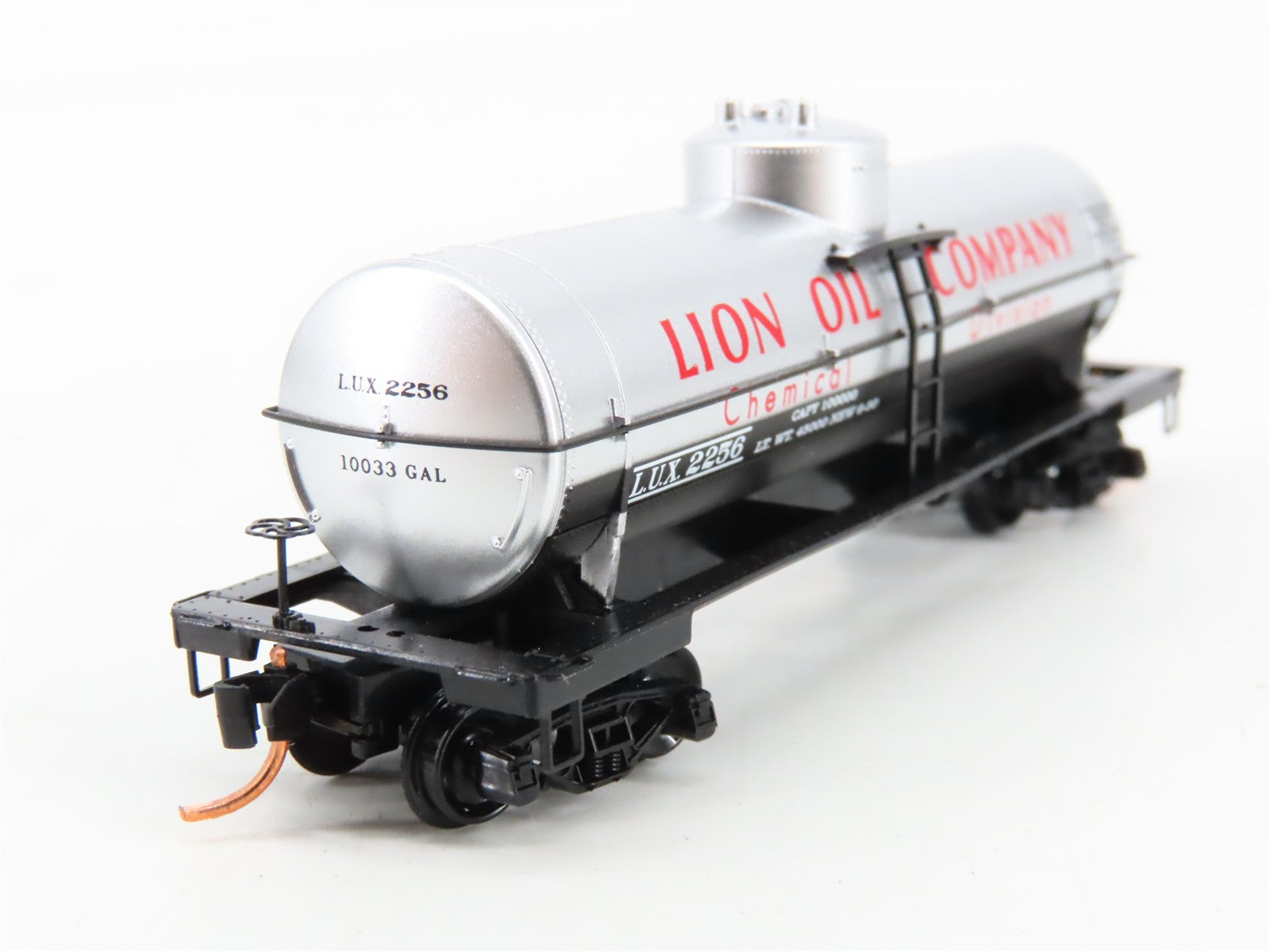 N Scale Micro-Trains MTL 06500820 LUX Lion Oil 39' Single Dome Tank Car 2256 RTR