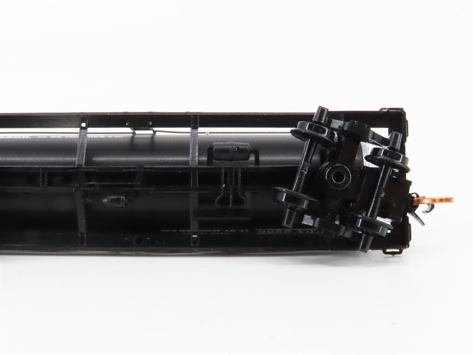 N Scale Micro-Trains MTL 06500820 LUX Lion Oil 39' Single Dome Tank Car 2256 RTR