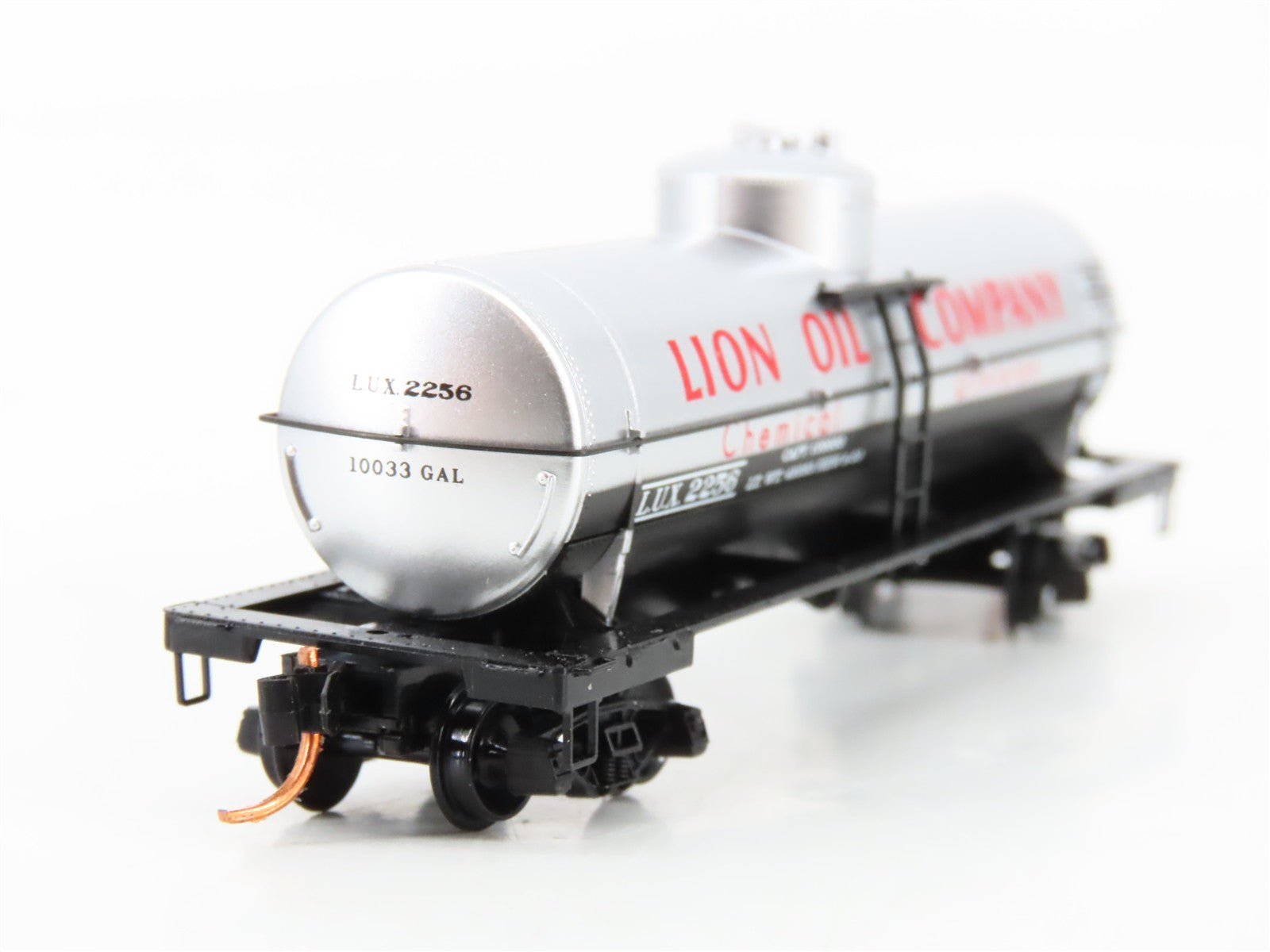 N Scale Micro-Trains MTL 06500820 LUX Lion Oil 39' Single Dome Tank Car 2256 RTR