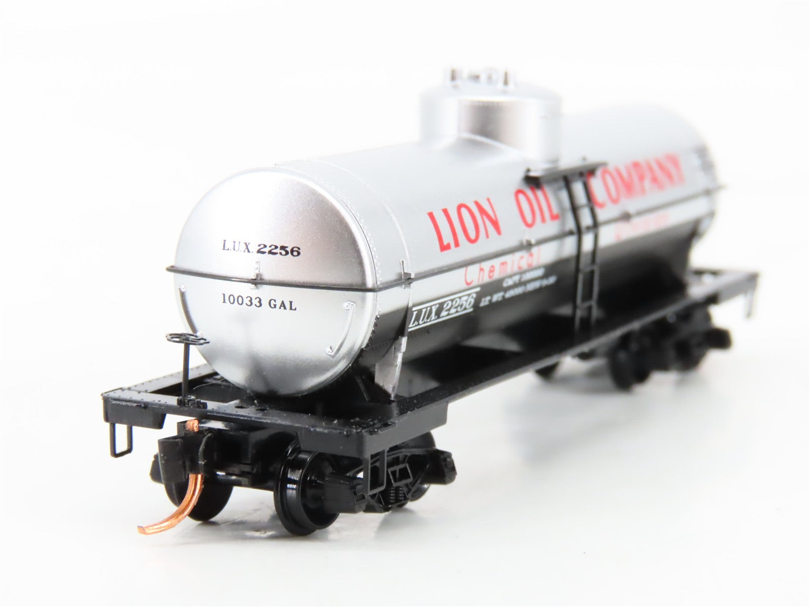 N Scale Micro-Trains MTL 06500820 LUX Lion Oil 39' Single Dome Tank Car 2256 RTR