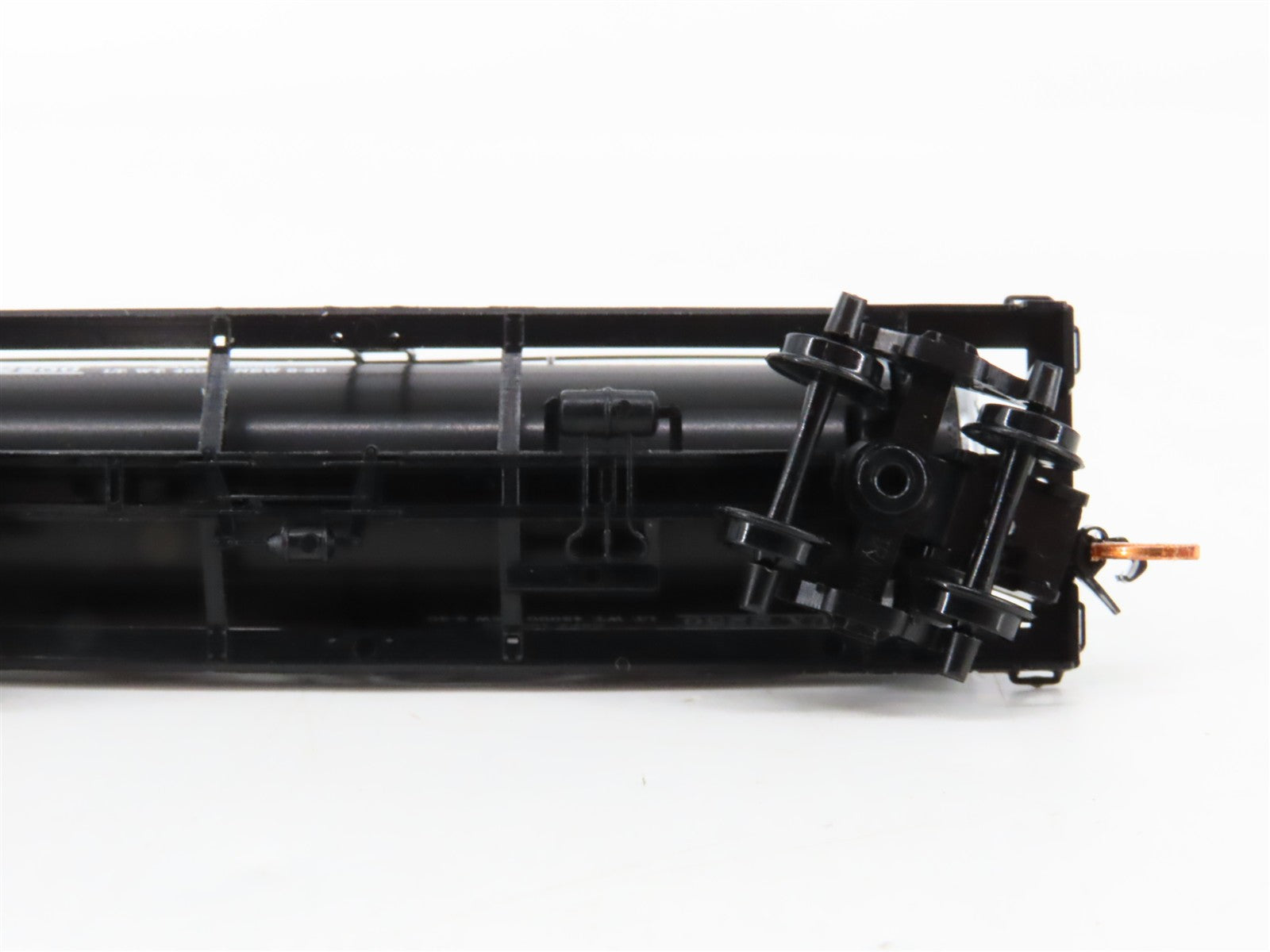 N Scale Micro-Trains MTL 06500820 LUX Lion Oil 39' Single Dome Tank Car 2256 RTR