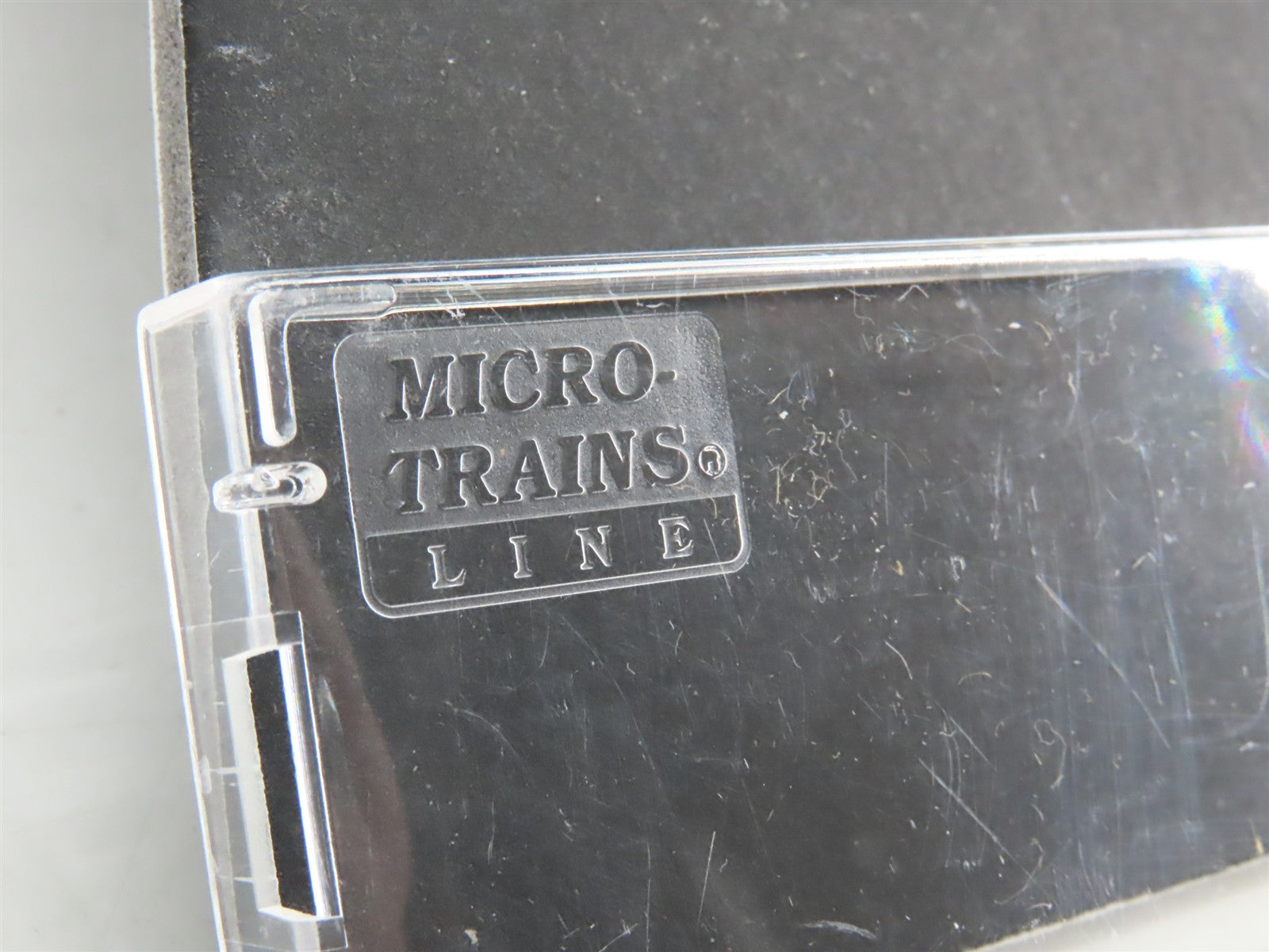 N Scale Micro-Trains MTL 06500820 LUX Lion Oil 39' Single Dome Tank Car 2256 RTR