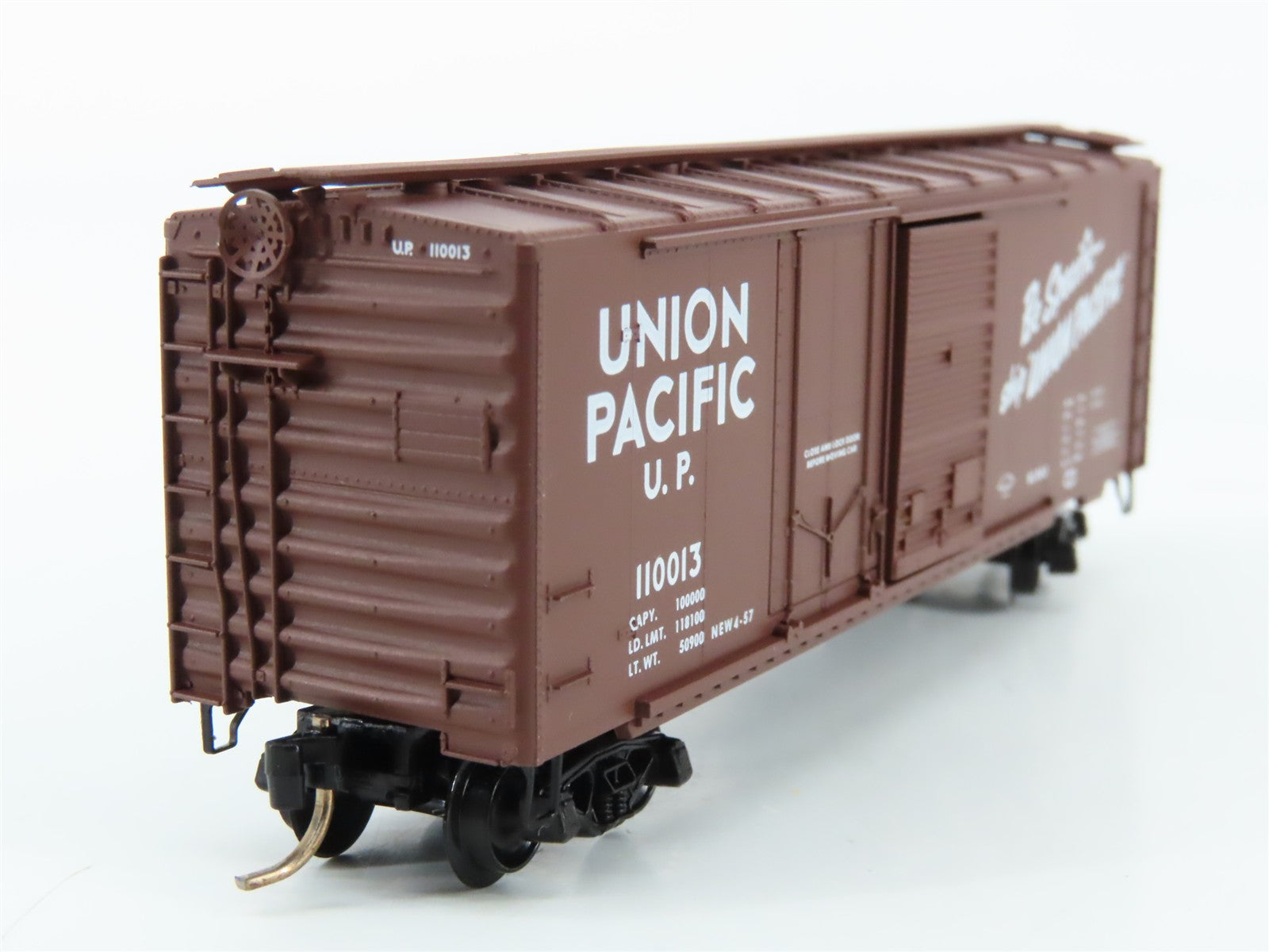 N Scale Micro-Trains MTL 22030 UP Union Pacific 40' Box Car 110013 RTR