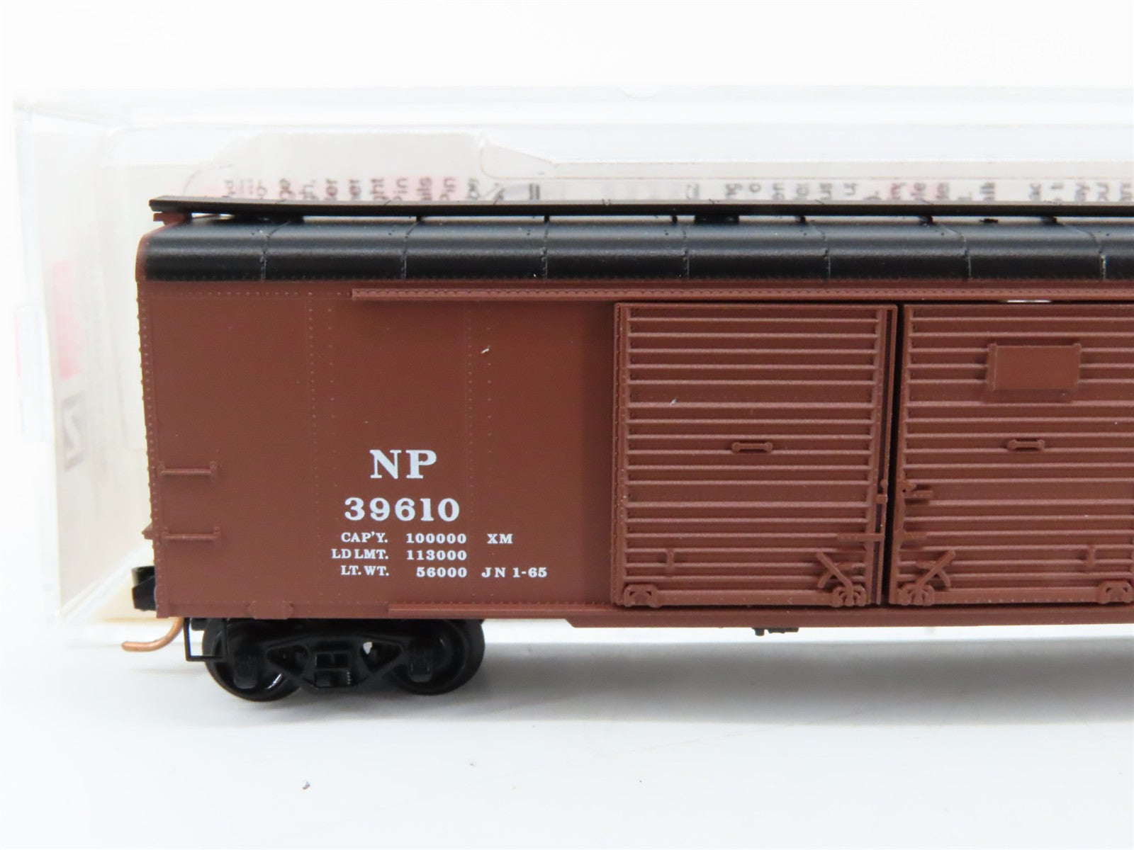 N Scale Micro-Trains MTL 79020 Northern Pacific 50' Wagon Top Box Car RTR
