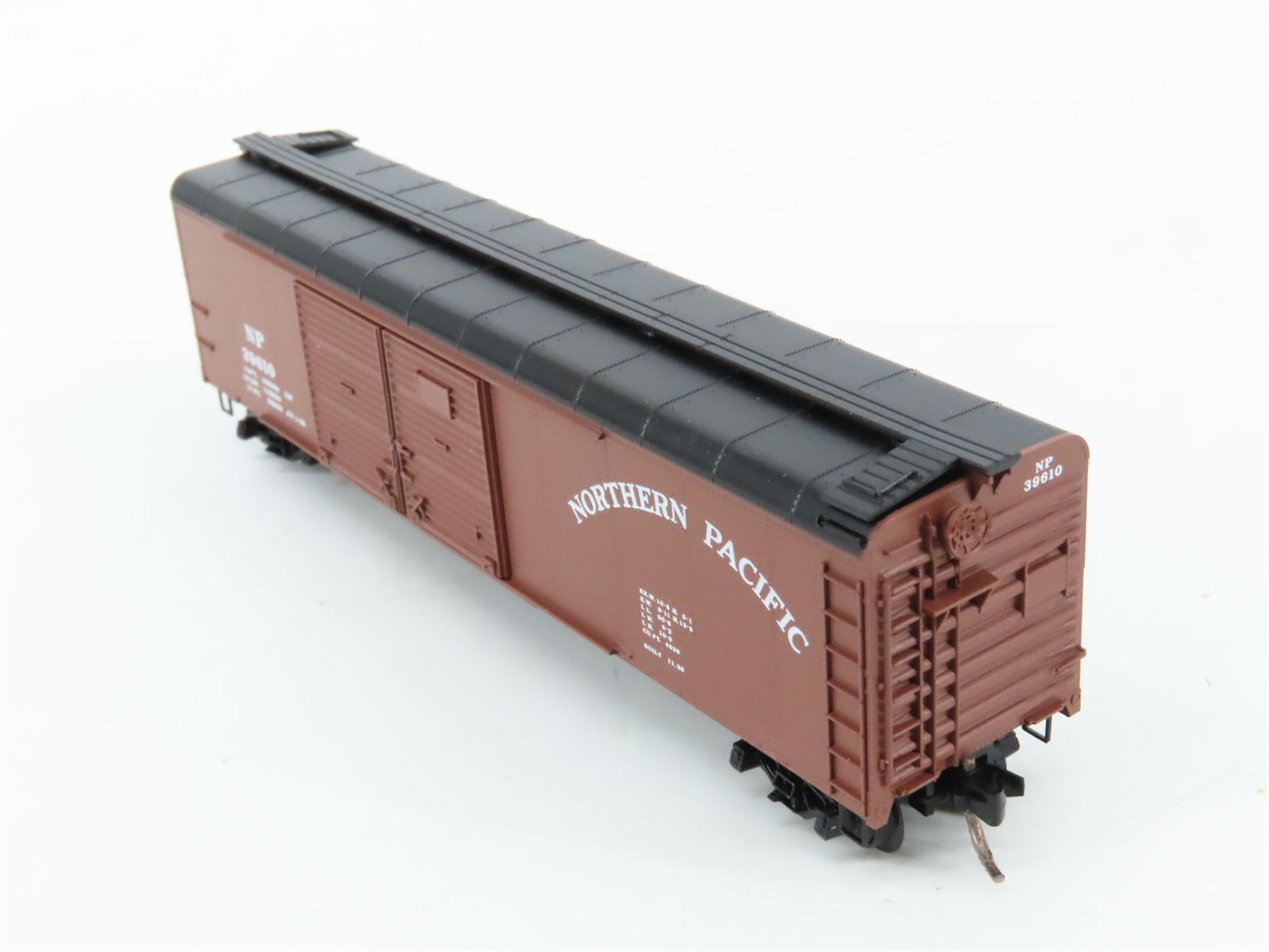 N Scale Micro-Trains MTL 79020 Northern Pacific 50' Wagon Top Box Car RTR