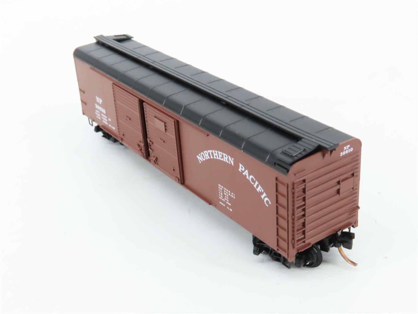 N Scale Micro-Trains MTL 79020 Northern Pacific 50' Wagon Top Box Car RTR