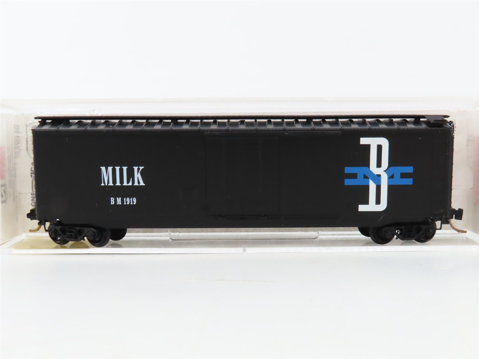 N Scale Micro-Trains MTL 32330 Boston & Maine 50' Plug Door Milk Box Car RTR