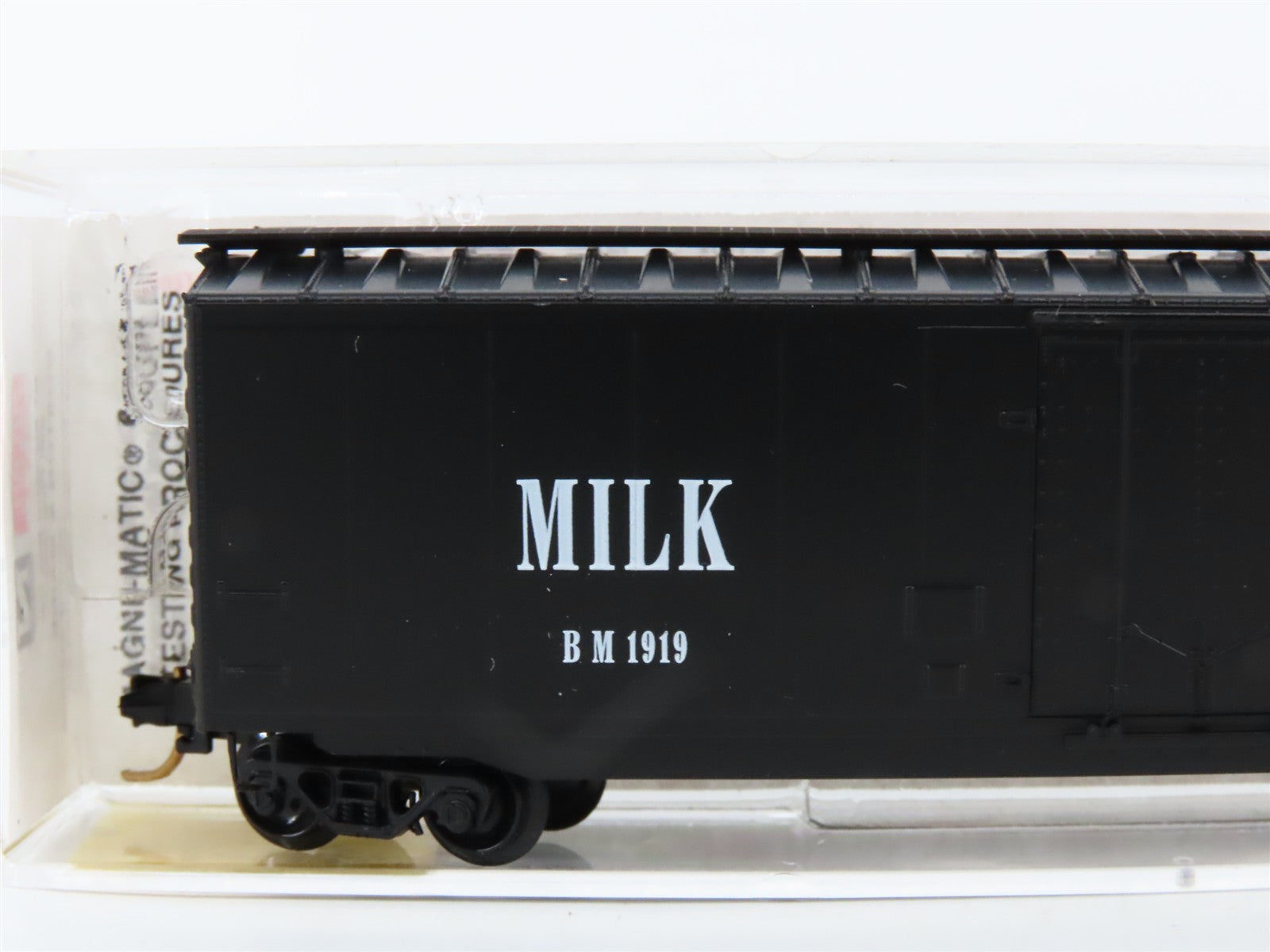 N Scale Micro-Trains MTL 32330 Boston & Maine 50' Plug Door Milk Box Car RTR