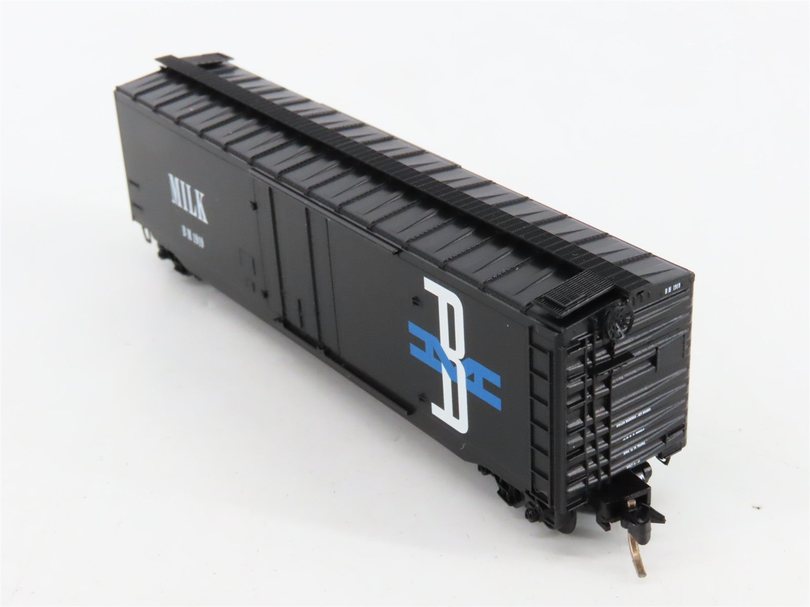 N Scale Micro-Trains MTL 32330 Boston & Maine 50' Plug Door Milk Box Car RTR