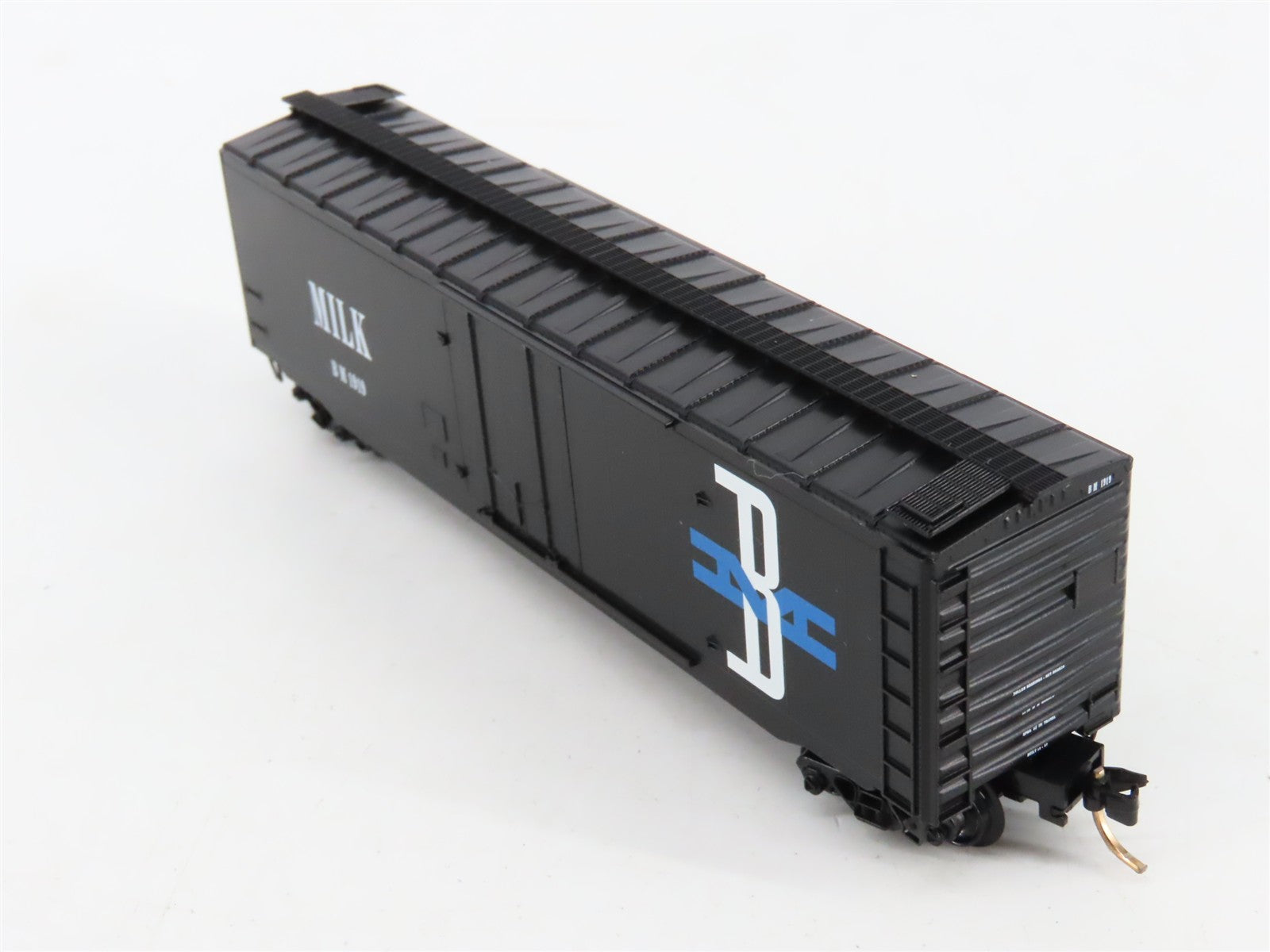 N Scale Micro-Trains MTL 32330 Boston & Maine 50' Plug Door Milk Box Car RTR