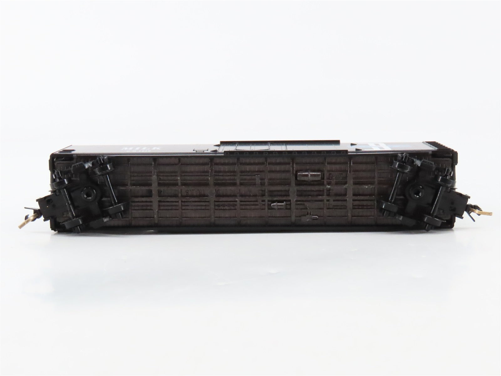 N Scale Micro-Trains MTL 32330 Boston & Maine 50' Plug Door Milk Box Car RTR