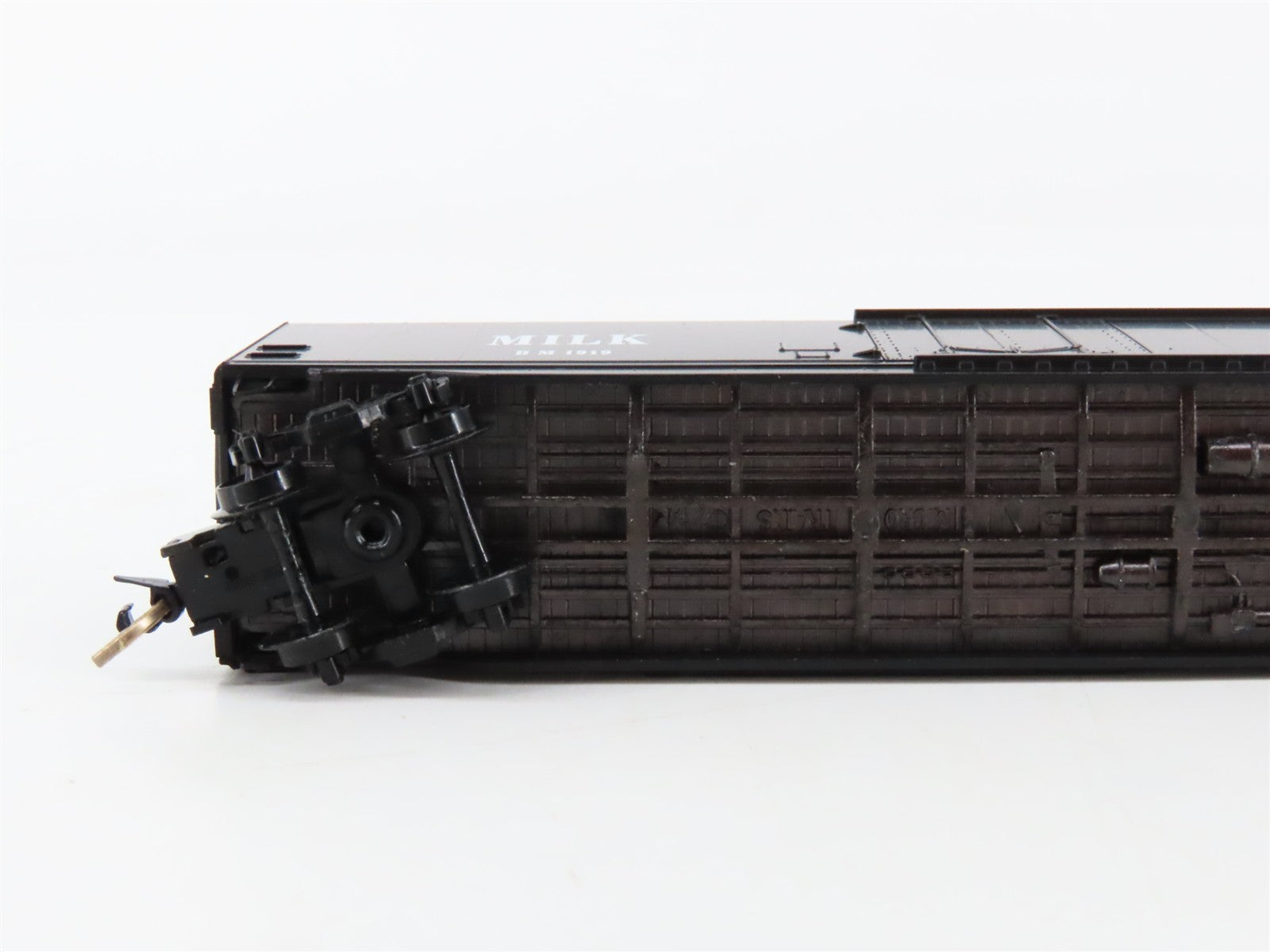 N Scale Micro-Trains MTL 32330 Boston & Maine 50' Plug Door Milk Box Car RTR