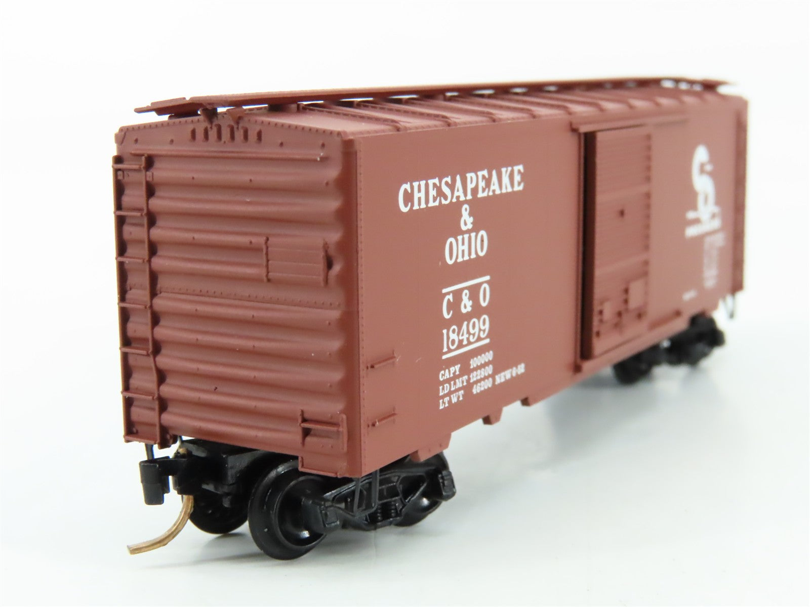 N Scale Micro-Trains MTL 20440 C&O Chesapeake & Ohio 40' Box Car 18499 RTR