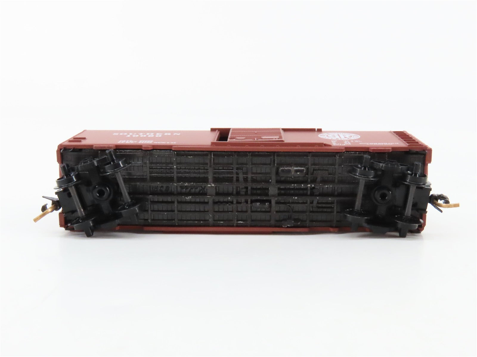 N Scale Micro-Trains MTL 20530 Southern 40' Box Car 10060 RTR