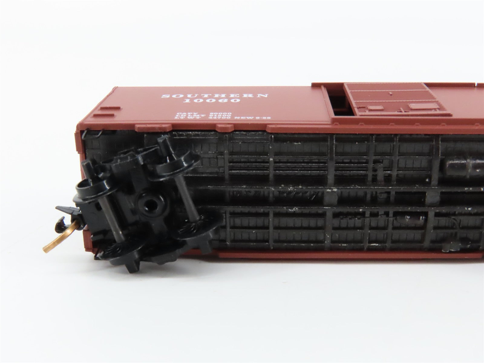 N Scale Micro-Trains MTL 20530 Southern 40' Box Car 10060 RTR