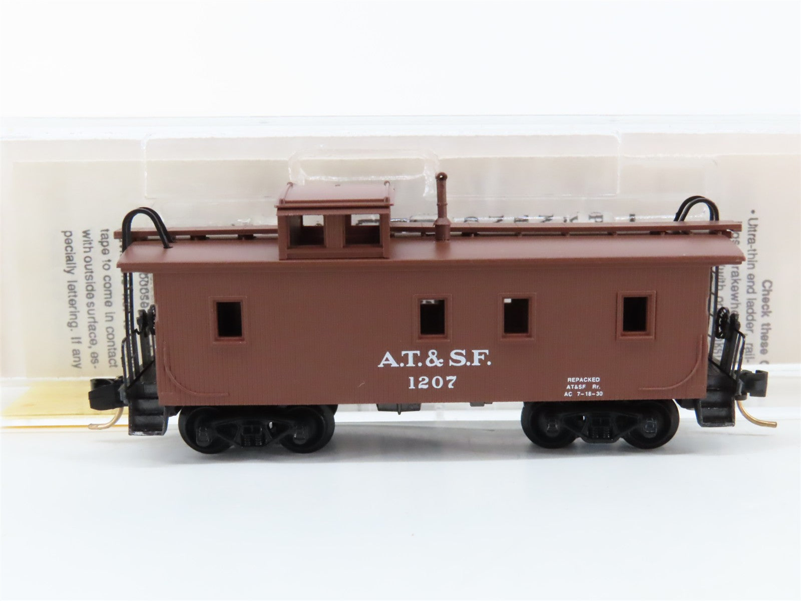 N Scale Micro-Trains MTL 51100 ATSF Santa Fe 34' Wood Sheathed Caboose 1207 RTR