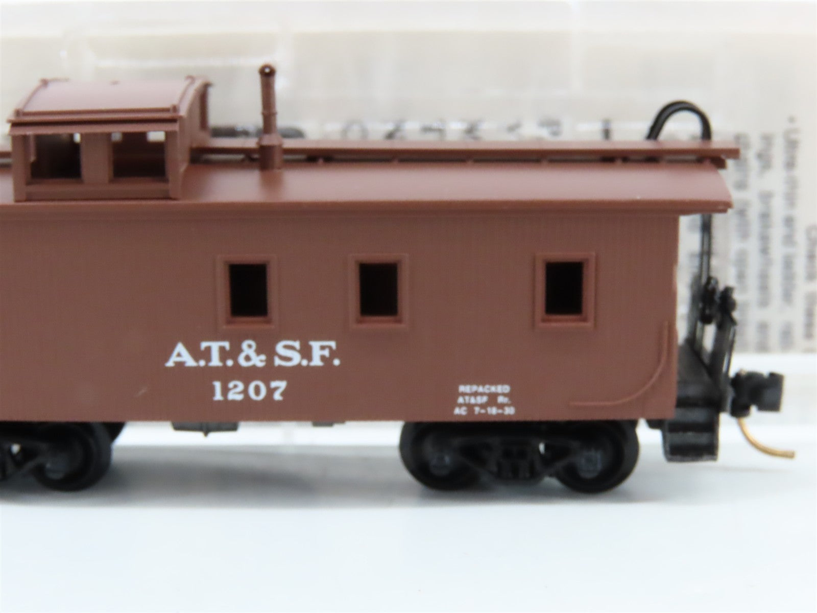 N Scale Micro-Trains MTL 51100 ATSF Santa Fe 34' Wood Sheathed Caboose 1207 RTR