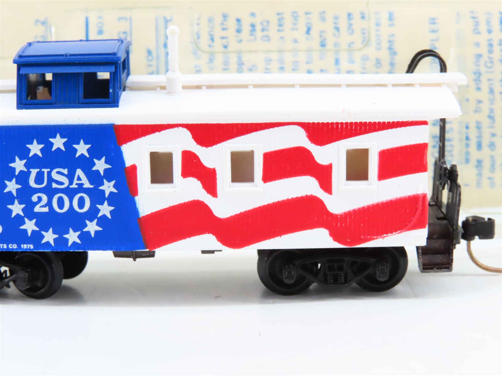 N Scale Micro-Trains MTL 50990 Bicentennial 34' Caboose USA-200 RTR