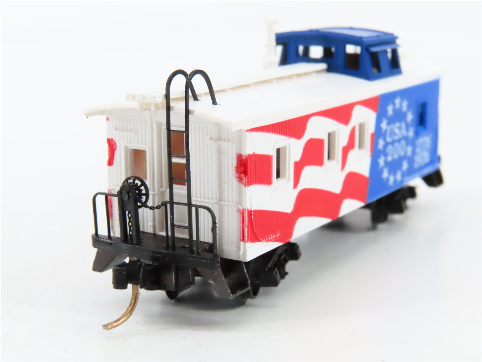 N Scale Micro-Trains MTL 50990 Bicentennial 34' Caboose USA-200 RTR