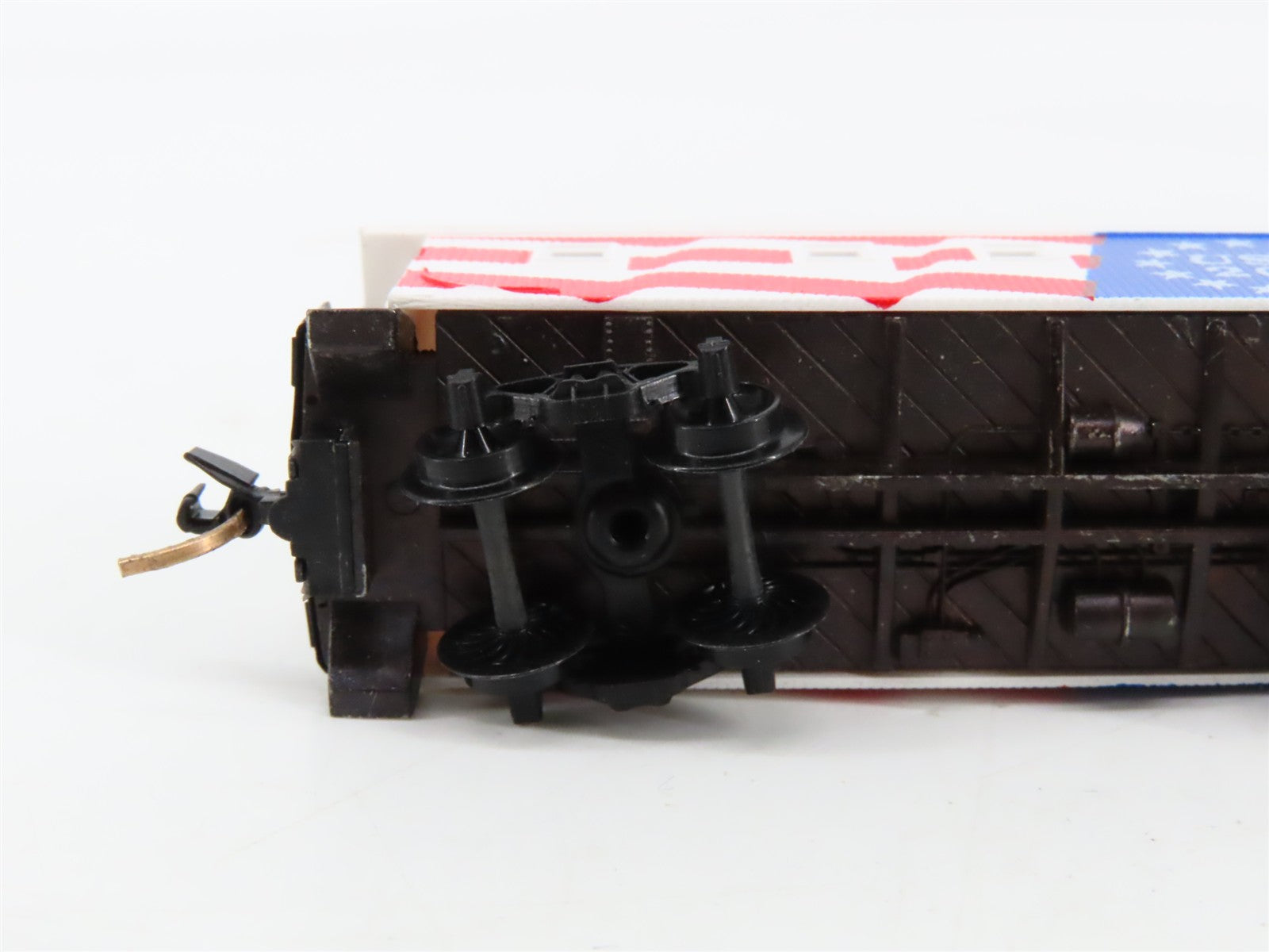 N Scale Micro-Trains MTL 50990 Bicentennial 34' Caboose USA-200 RTR